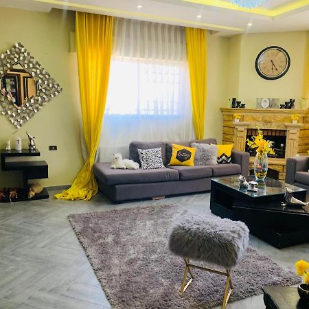 Laura'S Modern Villa Medeba Dış mekan fotoğraf