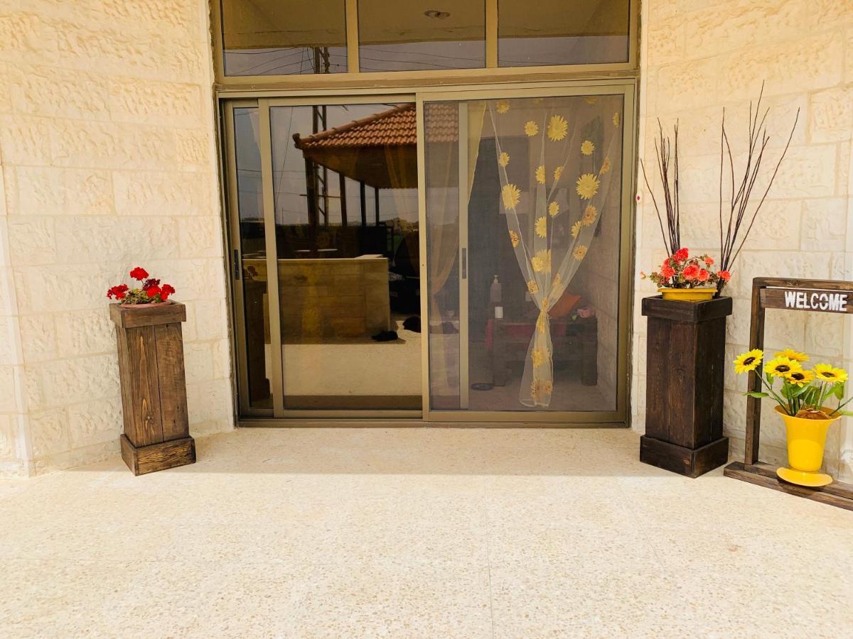 Laura'S Modern Villa Medeba Dış mekan fotoğraf