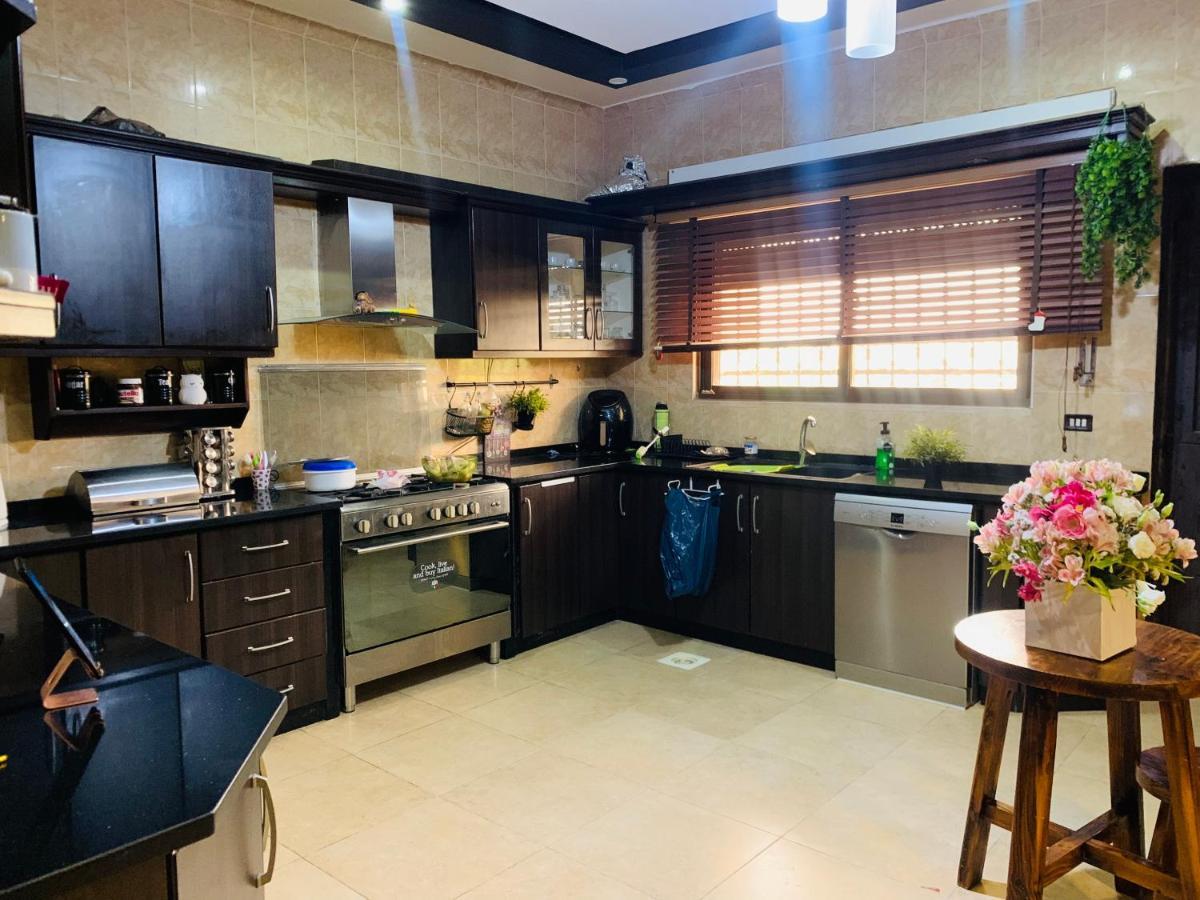 Laura'S Modern Villa Medeba Dış mekan fotoğraf