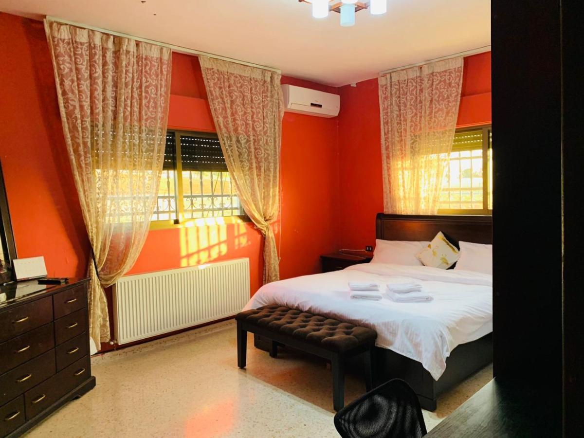Laura'S Modern Villa Medeba Dış mekan fotoğraf