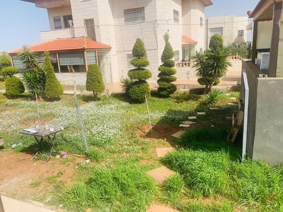 Laura'S Modern Villa Medeba Dış mekan fotoğraf